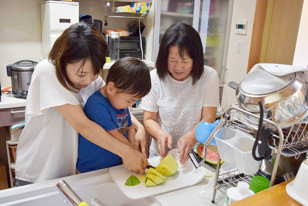 初めて包丁を持つことができて、息子もとても喜んでいた。