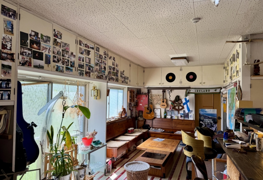 ラウンジに昭和レトロ部屋と、まるで秘密基地！